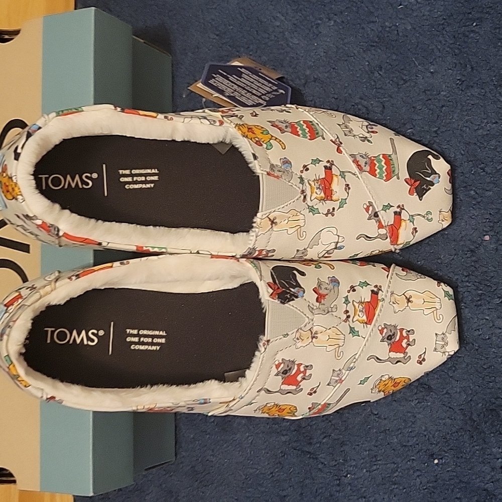 Brand new with Tags Tom's size 8.5 holiday cat Alpargata shoes